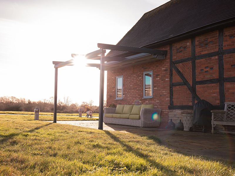 Luna retractable awning
